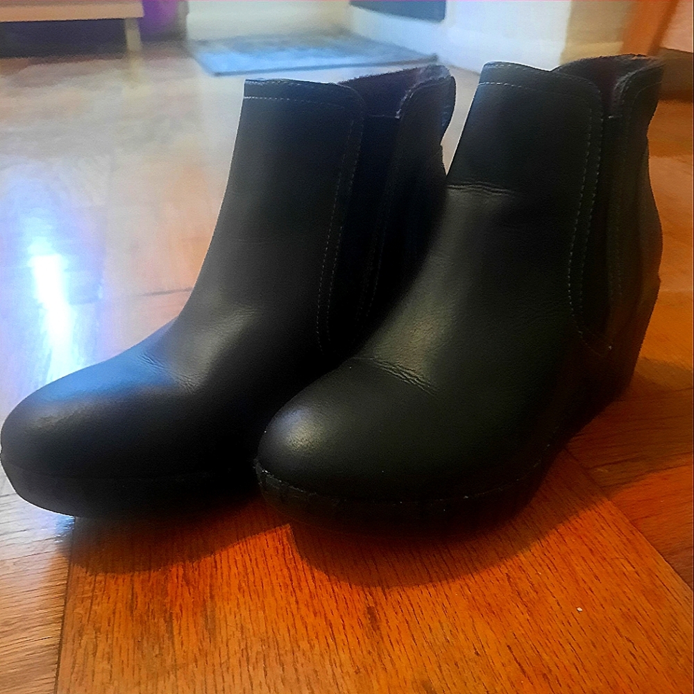 Sketchers Black Leather Wedge Boots 6.5